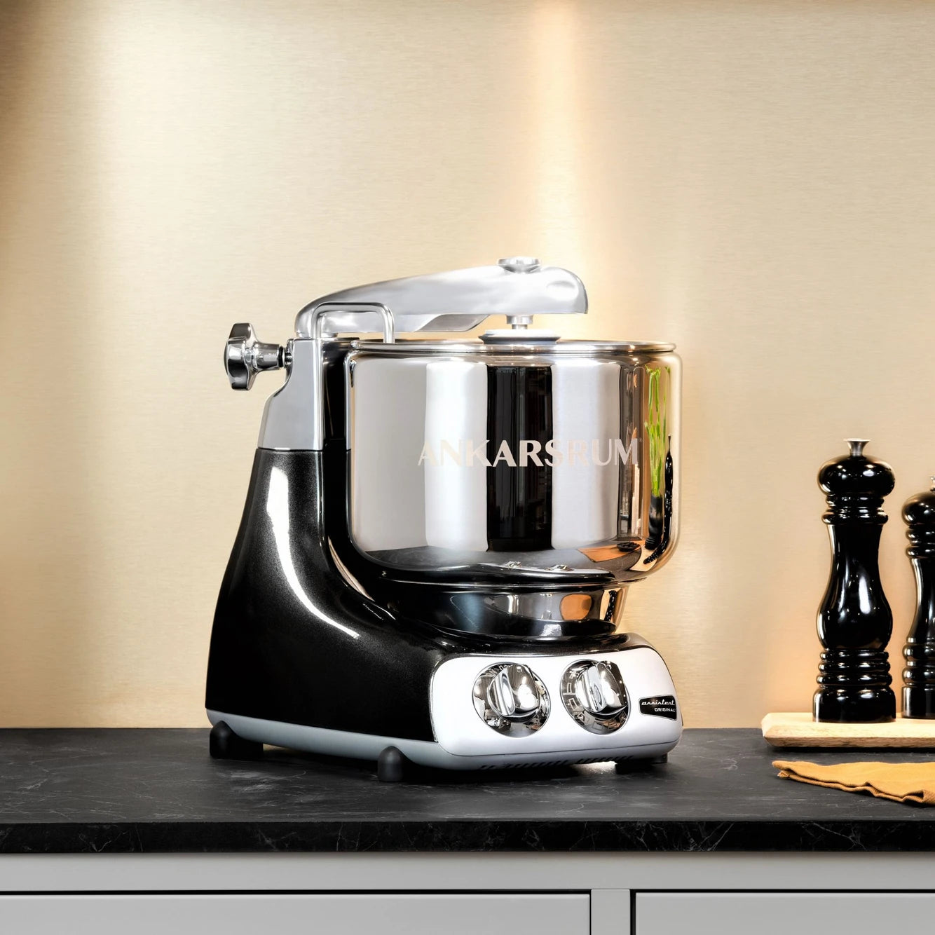 Ankarsrum Assistent Original Stand Mixer in black (akm-6230-b) base package includes a stainless bowl, dough roller, dough knife, spatula, dough hook, proving lid, 3.5L Tritan plastic whisking bowl, balloon whisks, and shortcrust dough hooks for versatile baking and mixing.