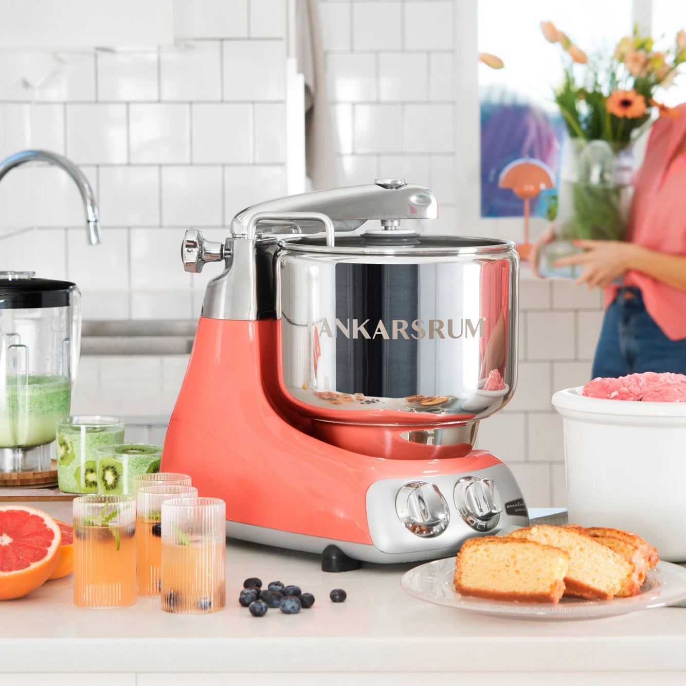 The best kitchen mixer for baking and dough kneading – the Ankarsrum Assistent Original Stand Mixer in coral-crush (akm-6230-cc, gloss-finish). Perfect for home bakers and professionals alike.
